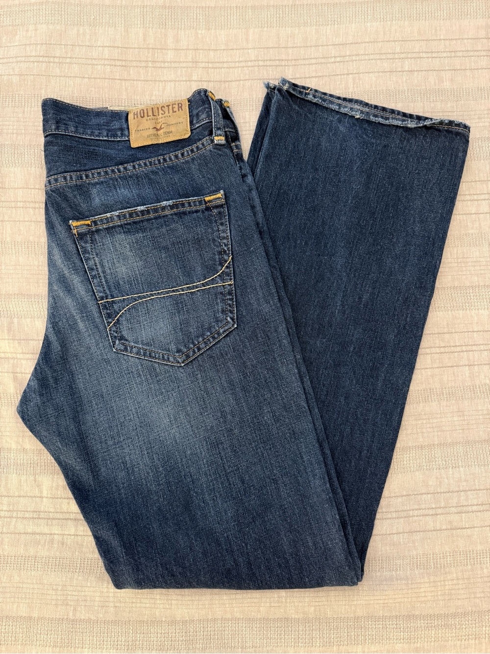 Hollister Men's Dark Blue Straight Leg Jeans